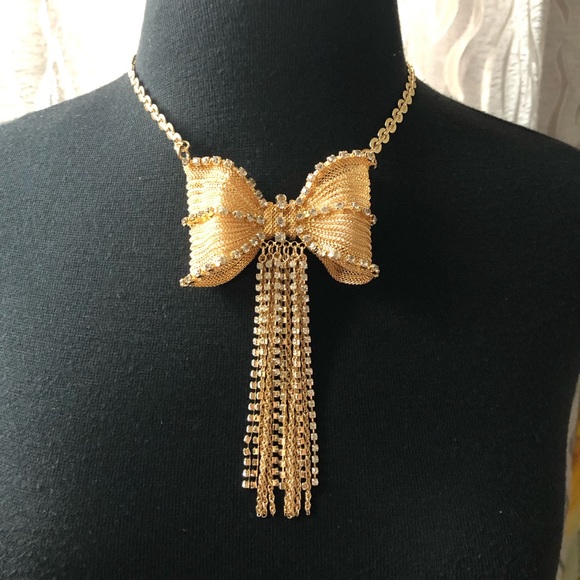 Betsey Johnson Jewelry - HP 🎉🎉 Betsey Johnson Statement Bow Necklace